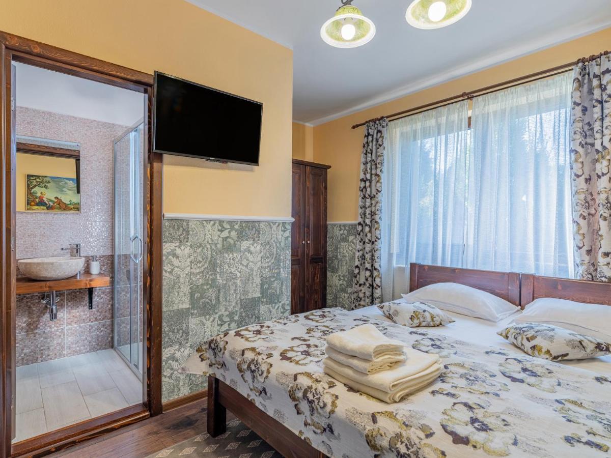 Hotel Casa Saraste Rîşnov Exterior foto